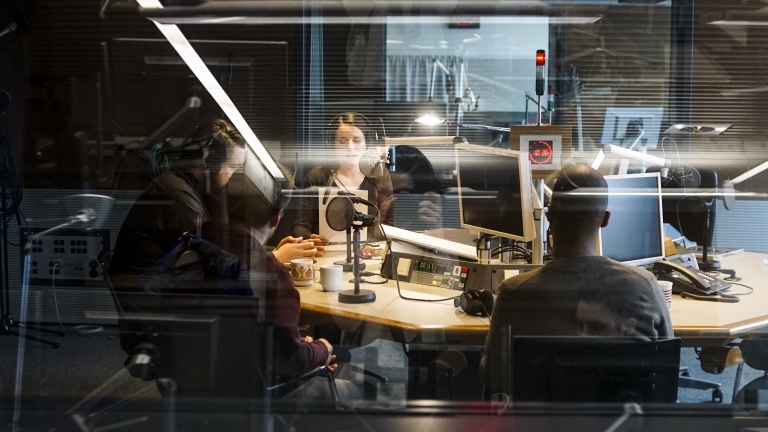 Im Studio bei Deutschlandradio Kultur (Bild: Maria Anna Schwarzberg)